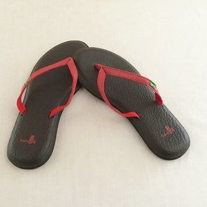 Sanduk Flipflops, Size 6, red straps black soles New with tag